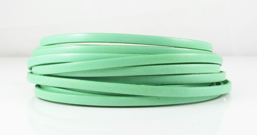 Lederband - pastellgrün - 5 x 2 mm